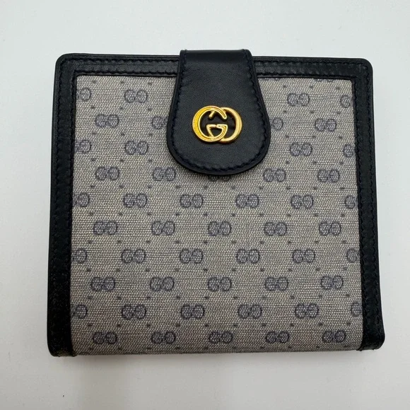 Gucci Gray GG Monogram Card Holder with Black Leather Trim and Gold Logo - Picture 3 of 9